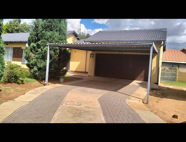 3 BEDROOM HOUSE FOR SALE IN LEONDALE